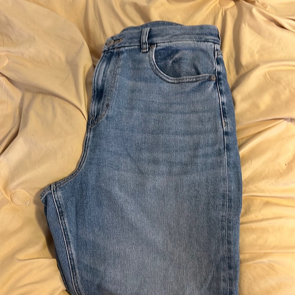 American Eagle size 14 Curvy Mom Jean barely worn